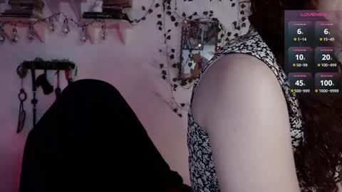 Eve Blue  friends. IG eve blue77 TW EveBlue 1 OF eveblue7 online show from April 28, 3:10 am