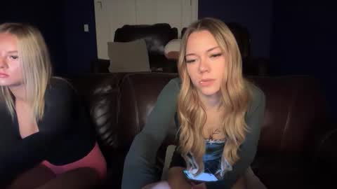 evebrooksss online show from December 17, 10:03 pm