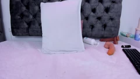evelin__thompsson online show from May 16, 6:27 am