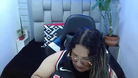 evelin zaens online show from May 13, 4:18 am