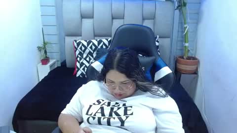 evelin zaens online show from May 10, 5:42 am