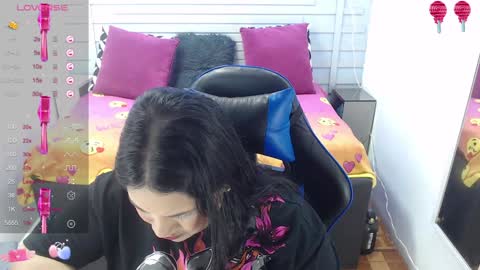 Snapshot of evelin_zaens chatting on December 29, 4:05 am evelin zaens online show from December 29, 4:05 am