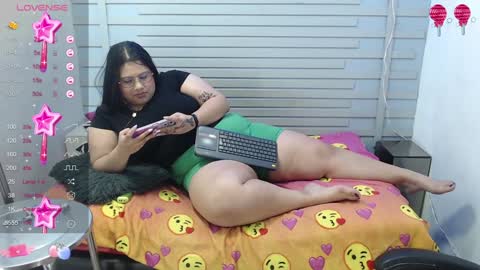 Snapshot of evelin_zaens chatting on December 26, 6:54 pm evelin zaens online show from December 26, 6:54 pm