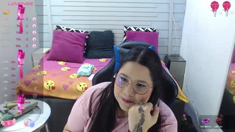 Snapshot of evelin_zaens chatting on December 24, 5:05 am evelin zaens online show from December 24, 5:05 am