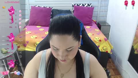 Snapshot of evelin_zaens chatting on January 1, 8:26 pm evelin zaens online show from January 1, 8:26 pm