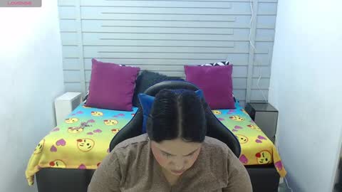 Snapshot of evelin_zaens chatting on February 9, 4:14 am evelin zaens online show from February 9, 4:14 am
