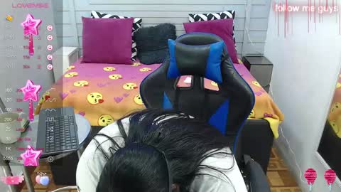Snapshot of evelin_zaens chatting on February 18, 1:32 am evelin zaens online show from February 18, 1:32 am