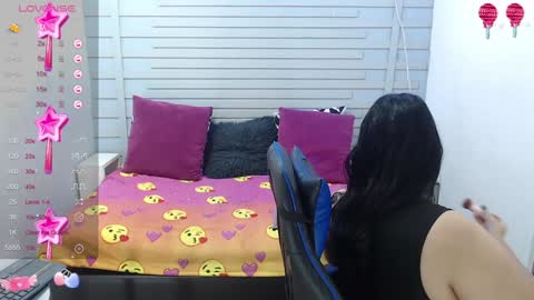 Snapshot of evelin_zaens chatting on January 5, 11:44 pm evelin zaens online show from January 5, 11:44 pm