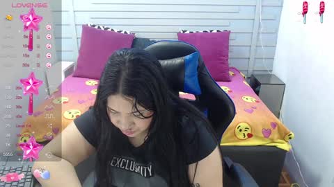 Snapshot of evelin_zaens chatting on December 28, 4:51 am evelin zaens online show from December 28, 4:51 am