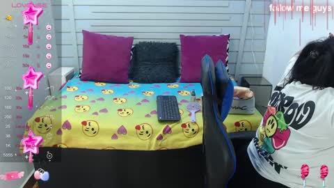 Snapshot of evelin_zaens chatting on January 19, 4:12 am evelin zaens online show from January 19, 4:12 am