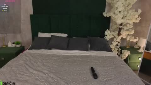 Evelina online show from May 12, 1:14 am