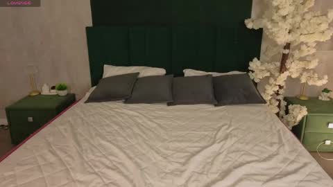 Evelina online show from May 14, 1:33 am