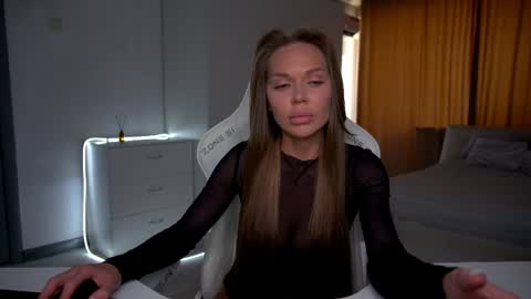Evelina online show from May 18, 12:33 pm