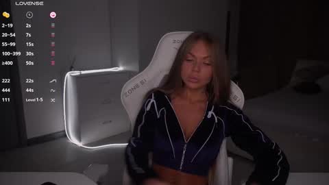 Evelina online show from October 19, 3:03 pm