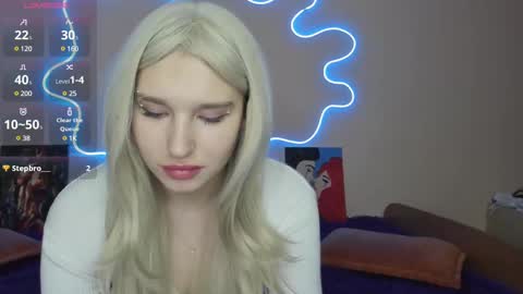 Snapshot of evelinalu chatting on March 7, 1:20 am Evelina online show from March 7, 1:20 am