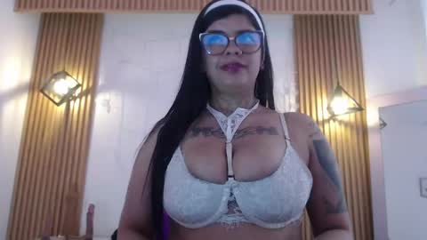 evelingjoyy online show from May 23, 7:56 pm