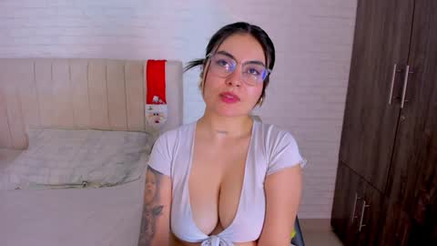 Snapshot of evelyn_candy chatting on December 11, 1:47 am EVE online show from December 11, 1:47 am