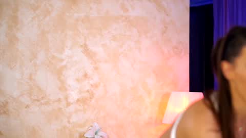 Evelyn online show from December 18, 6:57 pm