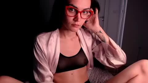 Evelyn online show from May 5, 10:51 am