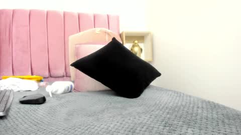 Snapshot of evelyn_morgan1 chatting on January 19, 6:31 am evelyn_morgan1 online show from January 19, 6:31 am