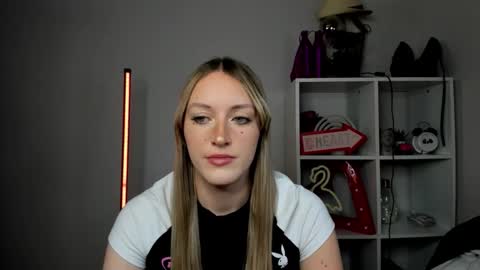 evelynblond online show from May 13, 12:55 pm