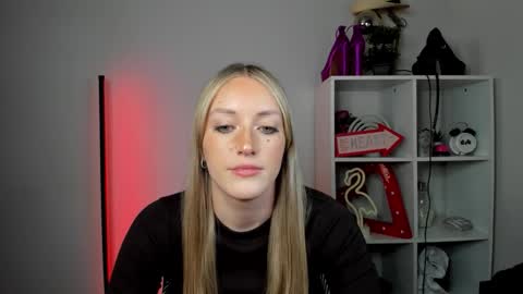 evelynblond online show from May 22, 12:58 pm