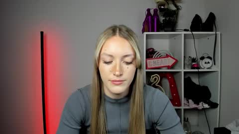evelynblond online show from May 11, 2:45 pm