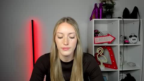 evelynblond online show from May 19, 12:45 pm