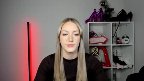 evelynblond online show from May 7, 12:42 pm