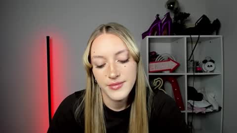 evelynblond online show from May 5, 12:41 pm