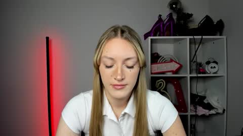 evelynblond online show from May 6, 12:42 pm
