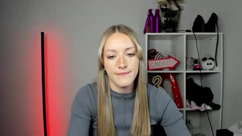 evelynblond online show from May 11, 12:40 pm