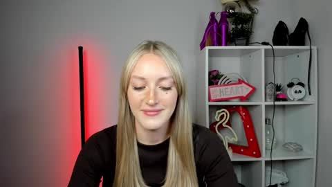 evelynblond online show from May 20, 12:46 pm