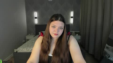 Evelyne Loo online show from April 11, 1:01 am