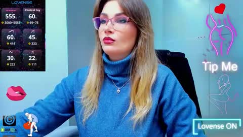 evelyne_rose online show from November 12, 6:22 am