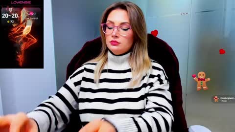 Snapshot of evelyne_rose chatting on January 8, 6:20 am evelyne_rose online show from January 8, 6:20 am