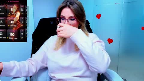 Snapshot of evelyne_rose chatting on February 20, 6:28 am evelyne_rose online show from February 20, 6:28 am