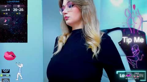 Snapshot of evelyne_rose chatting on September 19, 5:06 am evelyne_rose online show from September 19, 5:06 am
