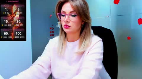 Snapshot of evelyne_rose chatting on January 6, 6:14 am evelyne_rose online show from January 6, 6:14 am