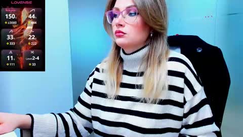 Snapshot of evelyne_rose chatting on March 10, 6:05 am evelyne_rose online show from March 10, 6:05 am