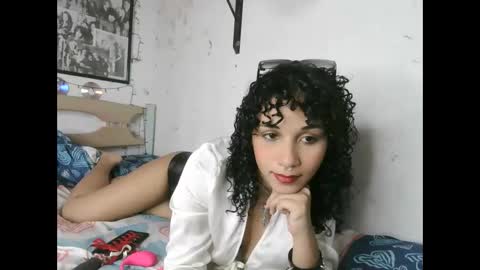 Snapshot of evelynredflags04 chatting on September 17, 3:26 am evelynredflags04 online show from September 17, 3:26 am