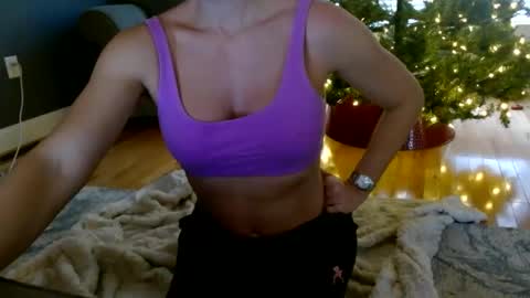 Everleighmae online show from December 9, 1:24 pm