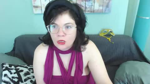 Snapshot of everly_rays chatting on February 18, 9:10 am Everly online show from February 18, 9:10 am