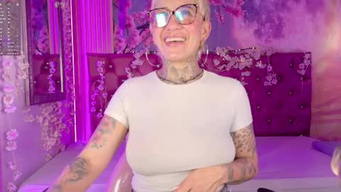 everlyn_sexx online show from May 7, 2:43 pm