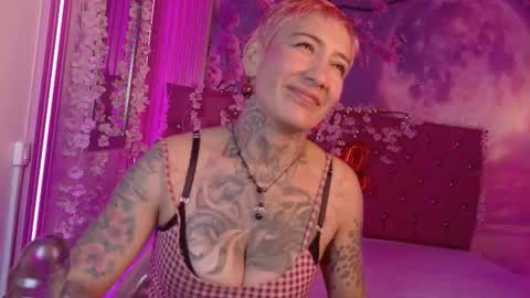 everlyn_sexx online show from February 16, 1:00 pm