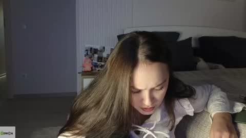 evi_woow online show from February 12, 10:00 pm