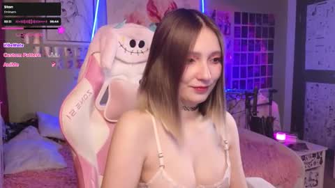 Evie online show from November 28, 3:09 am