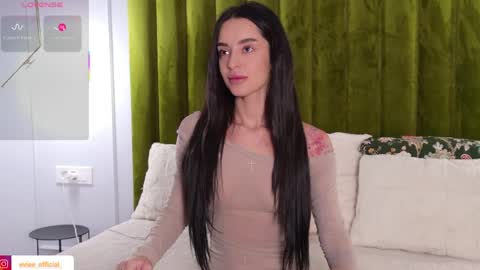 Evie online show from April 9, 10:59 pm