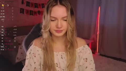 Evelyn online show from October 31, 10:30 am