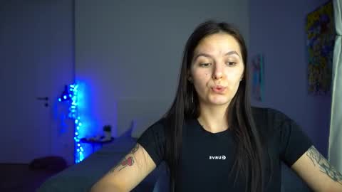 ewelynscott online show from December 3, 11:51 pm